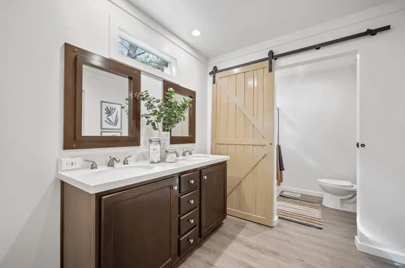 Gs 9904 a bathroom home features