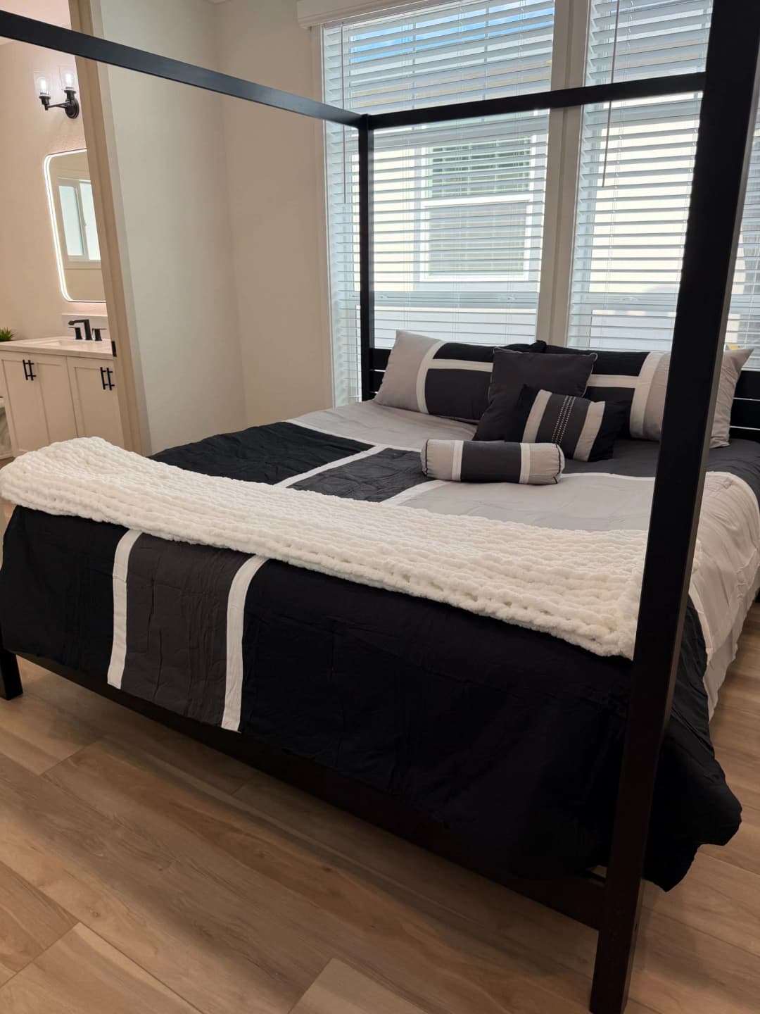 Roberto bedroom home features