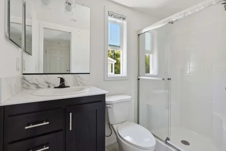 Ath-20l bathroom home features