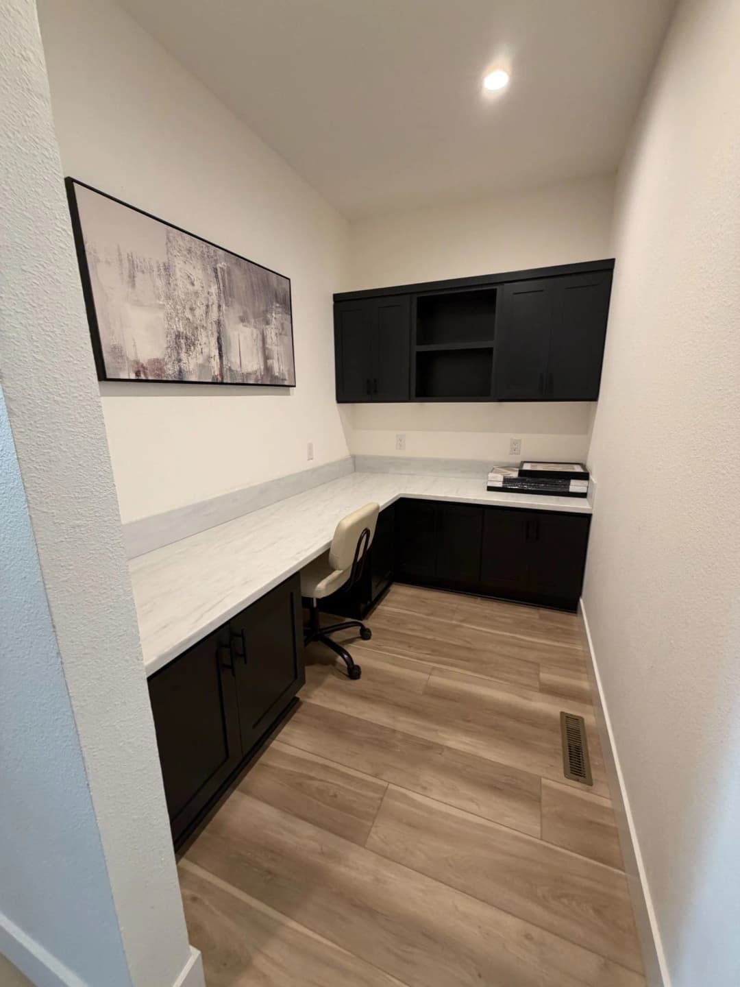 Roberto interior home features