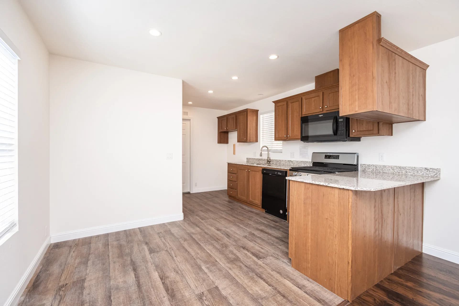 Champion homes cm8402d  home features
