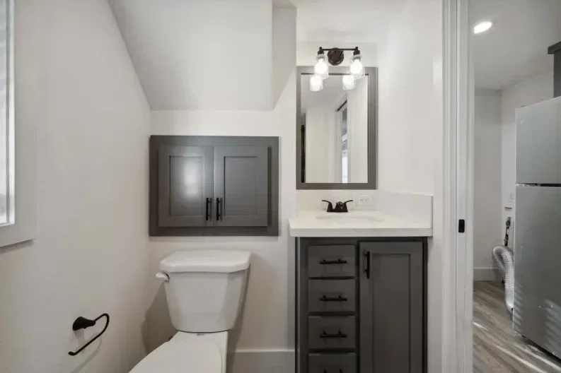 Ath-06dl bathroom home features