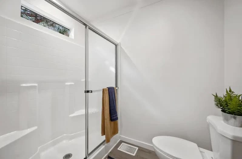 Gs 9904 a bathroom home features